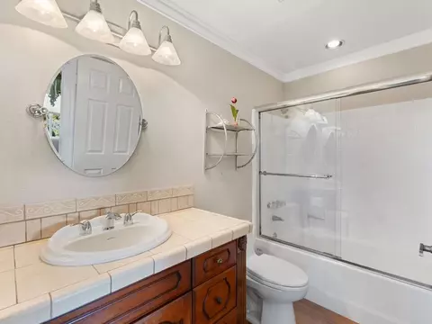 Bath - 1482 Eagle Gln, Escondido, CA 92029 photo 3 of 3