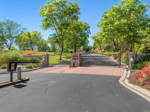 View/Area - 1482 Eagle Gln, Escondido, CA 92029 photo 4 of 5
