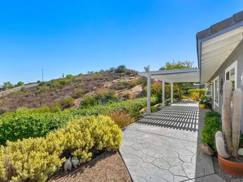 Exterior - 1482 Eagle Gln, Escondido, CA 92029 photo 4 of 7