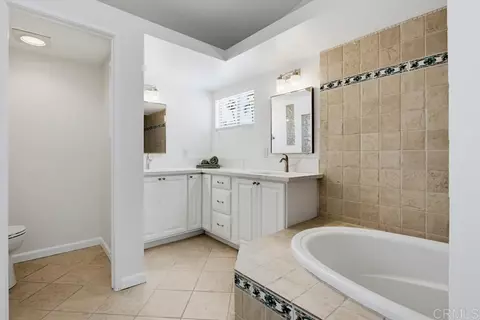 Bath - 3444 Meadow View Dr, Oceanside, CA 92058 photo 3 of 7