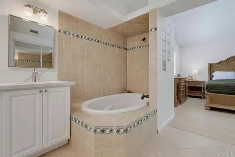 Bath - 3444 Meadow View Dr, Oceanside, CA 92058 photo 4 of 7