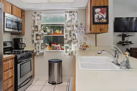 Kitchen - 9209 Agave Pl, Riverside, CA 92503 photo 4 of 4
