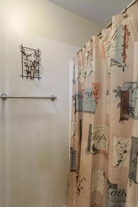 Bath - 9209 Agave Pl, Riverside, CA 92503 photo 3 of 3