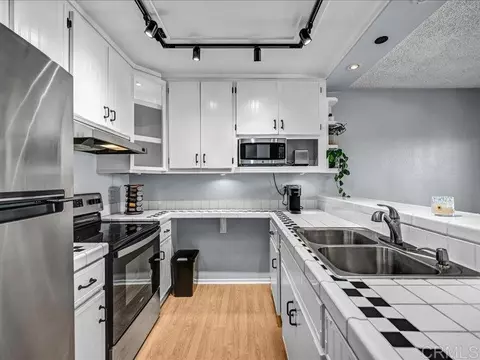 Kitchen - 202 Candice Pl, Vista, CA 92083 photo 2 of 2