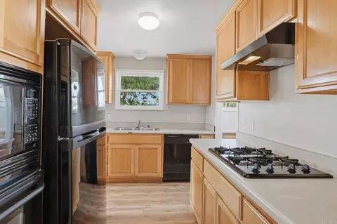 Kitchen - 641 N Main Ave, Fallbrook, CA 92028 photo 4 of 5