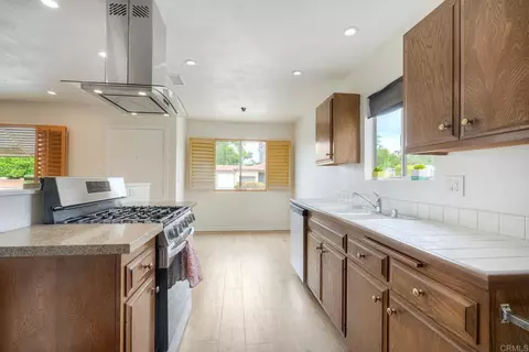 Kitchen - 3607 Frenzel Cir, Oceanside, CA 92056 photo 3 of 6