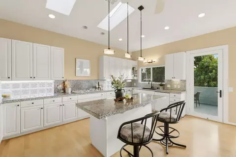 Kitchen - 398 Andrew Ave, Encinitas, CA 92024 photo 1 of 4