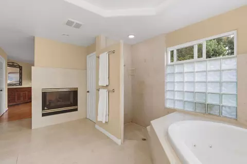 Bath - 398 Andrew Ave, Encinitas, CA 92024 photo 2 of 3