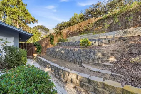 Exterior - 398 Andrew Ave, Encinitas, CA 92024 photo 8 of 11