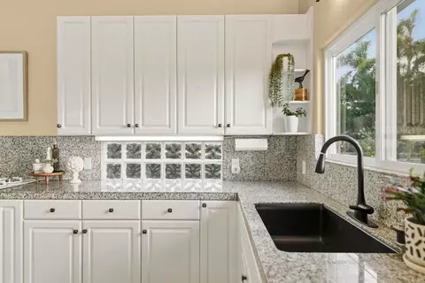 Kitchen - 398 Andrew Ave, Encinitas, CA 92024 photo 2 of 4