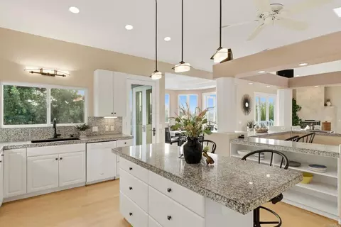 Kitchen - 398 Andrew Ave, Encinitas, CA 92024 photo 3 of 4