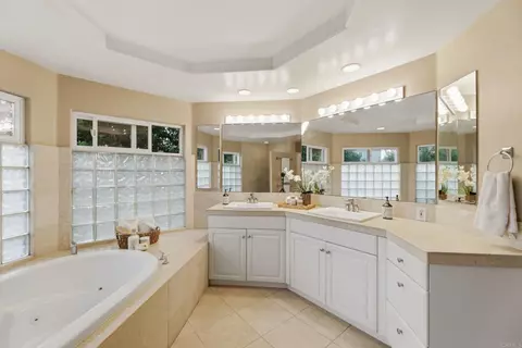 Bath - 398 Andrew Ave, Encinitas, CA 92024 photo 1 of 3