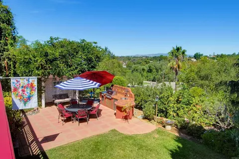 Exterior - 2202 Crest Hill Ln, Fallbrook, CA 92028 photo 11 of 26
