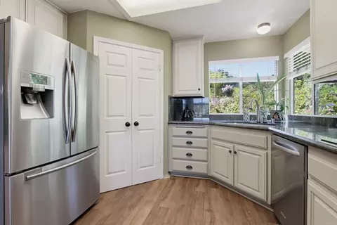 Kitchen - 2202 Crest Hill Ln, Fallbrook, CA 92028 photo 2 of 3