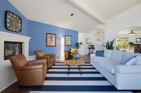 Living - 2202 Crest Hill Ln, Fallbrook, CA 92028 photo 5 of 7