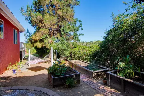 Exterior - 2202 Crest Hill Ln, Fallbrook, CA 92028 photo 20 of 26