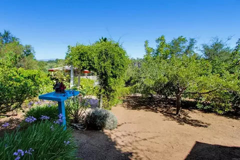 Exterior - 2202 Crest Hill Ln, Fallbrook, CA 92028 photo 22 of 26