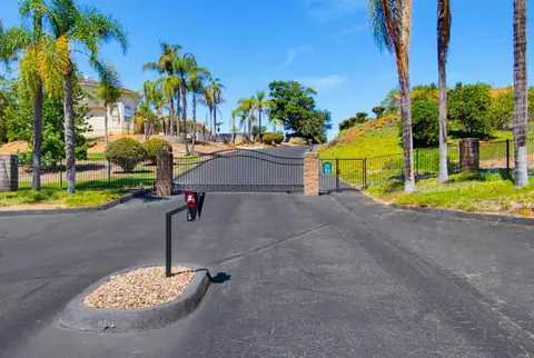 View/Area - 2202 Crest Hill Ln, Fallbrook, CA 92028 photo 3 of 3