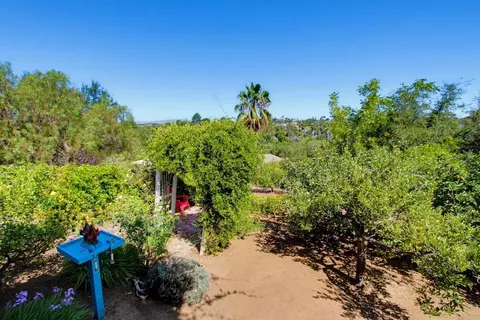 Exterior - 2202 Crest Hill Ln, Fallbrook, CA 92028 photo 21 of 26