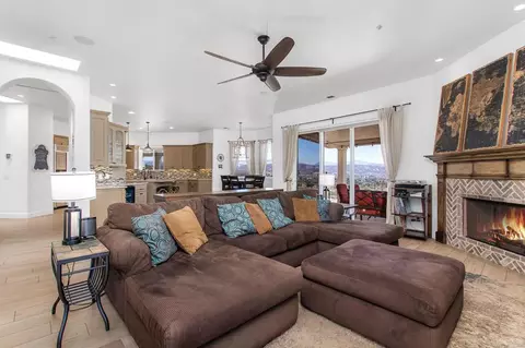 Living - 2255 Los Altos De Cerro, Ramona, CA 92065 photo 4 of 5