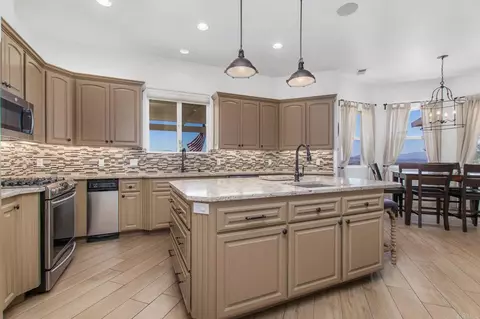 Kitchen - 2255 Los Altos De Cerro, Ramona, CA 92065 photo 3 of 8
