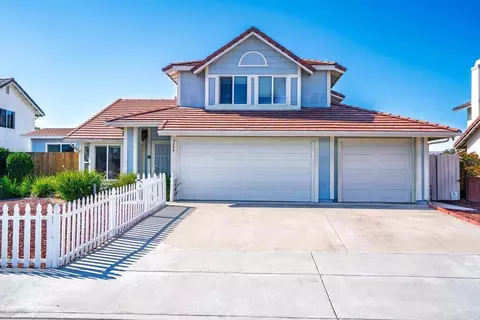 Exterior - 4499 Pebble Beach Dr, Oceanside, CA 92057 photo 3 of 8