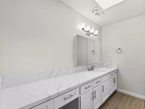 Bath - 3873 Bay Leaf Way, Oceanside, CA 92057 photo 2 of 5