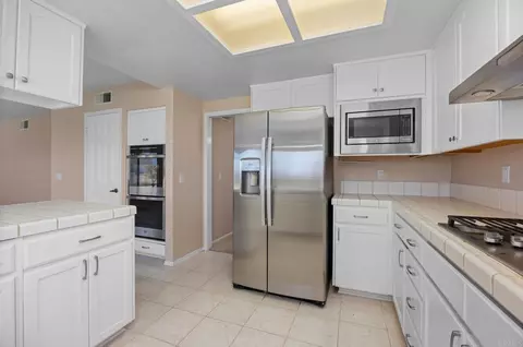 Kitchen - 3730 Hillview Way, Oceanside, CA 92056 photo 2 of 2