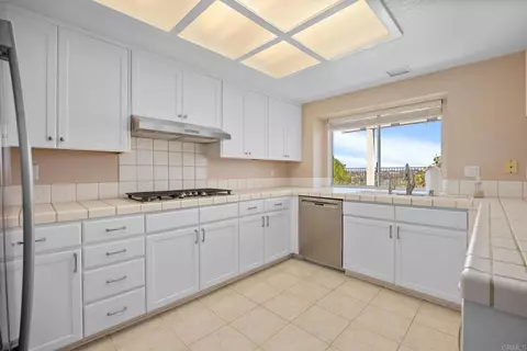 Kitchen - 3730 Hillview Way, Oceanside, CA 92056 photo 1 of 2