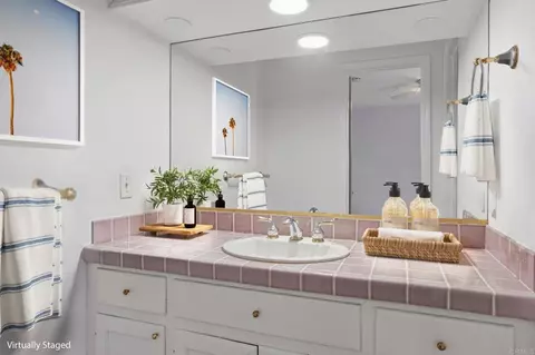 Bath - 356 Delage Dr, Encinitas, CA 92024 photo 3 of 5