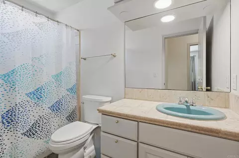 Bath - 356 Delage Dr, Encinitas, CA 92024 photo 2 of 5