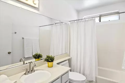 Bath - 651 Boyle Ave, Escondido, CA 92027 photo 3 of 3