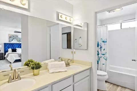 Bath - 651 Boyle Ave, Escondido, CA 92027 photo 1 of 3