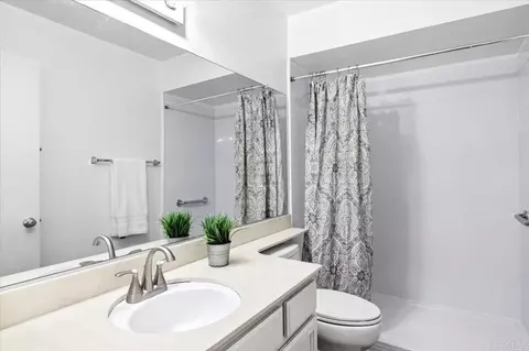 Bath - 651 Boyle Ave, Escondido, CA 92027 photo 2 of 3
