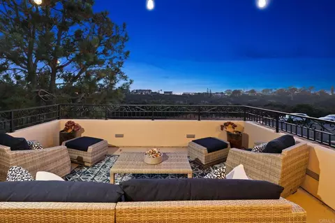 Exterior - 13951 Durango Dr, Del Mar, CA 92014 photo 4 of 9