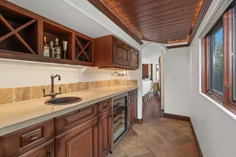 Entry Way - 13951 Durango Dr, Del Mar, CA 92014 photo 2 of 3