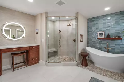 Bath - 13951 Durango Dr, Del Mar, CA 92014 photo 4 of 7