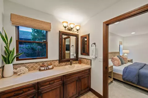 Bath - 13951 Durango Dr, Del Mar, CA 92014 photo 5 of 7