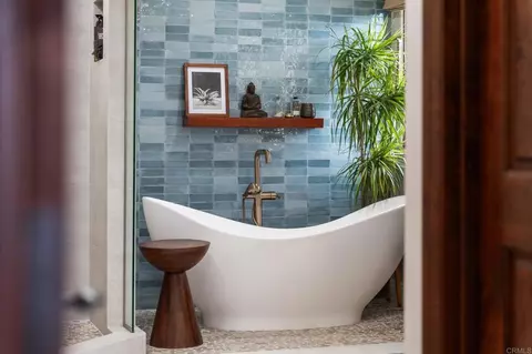 Bath - 13951 Durango Dr, Del Mar, CA 92014 photo 7 of 7