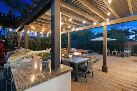 Exterior - 13951 Durango Dr, Del Mar, CA 92014 photo 6 of 9