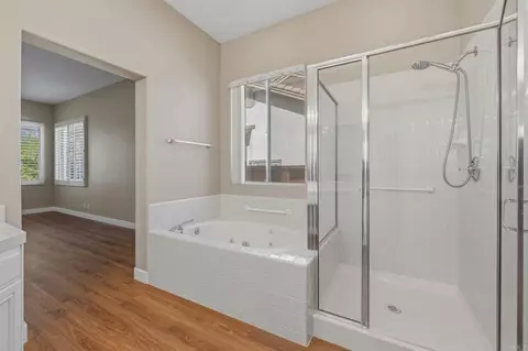 Bath - 31335 Canterbury Ct, Temecula, CA 92591 photo 2 of 3