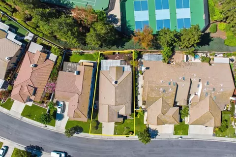 View/Area - 31335 Canterbury Ct, Temecula, CA 92591 photo 2 of 9