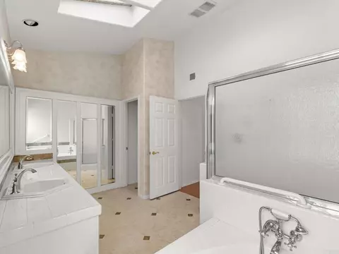 Bath - 4962 Pylos Way, Oceanside, CA 92056 photo 3 of 8