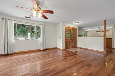 Living - 983 El Pajodo Pl, Vista, CA 92084 photo 2 of 6