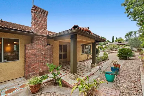 Exterior - 983 El Pajodo Pl, Vista, CA 92084 photo 6 of 21