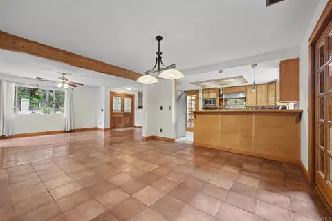 Living - 983 El Pajodo Pl, Vista, CA 92084 photo 4 of 6