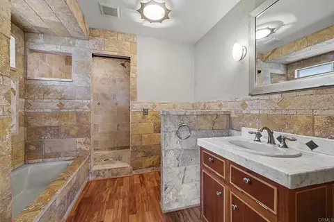 Bath - 983 El Pajodo Pl, Vista, CA 92084 photo 3 of 4