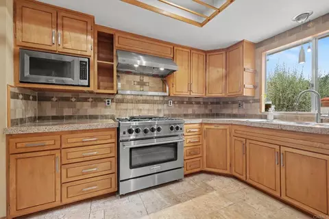 Kitchen - 983 El Pajodo Pl, Vista, CA 92084 photo 3 of 3