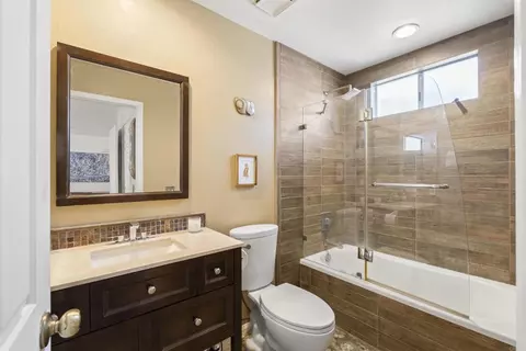 Bath - 108 Mangano Cir, Encinitas, CA 92024 photo 2 of 2