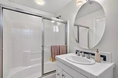 Bath - 4368 Nautilus Way #10, Oceanside, CA 92056 photo 3 of 4